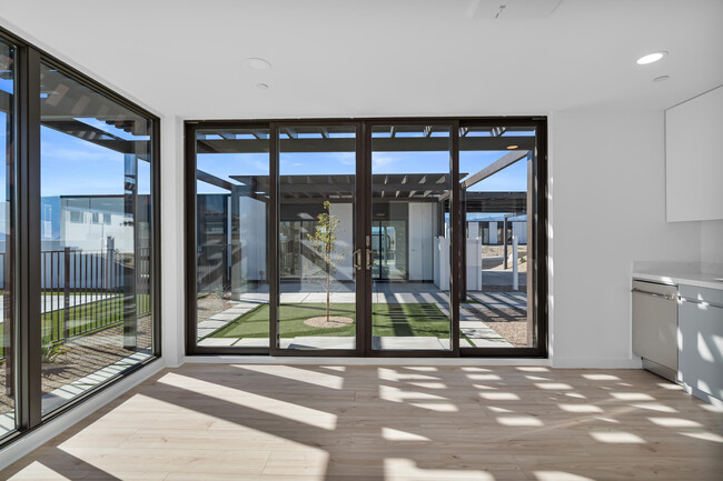 Building Photo - 13852 Scenic Crest Cir