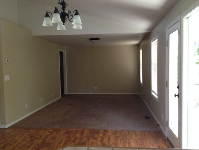 Building Photo - 4 bedroom 3 bath PLUS RV parking and great fenced yard.