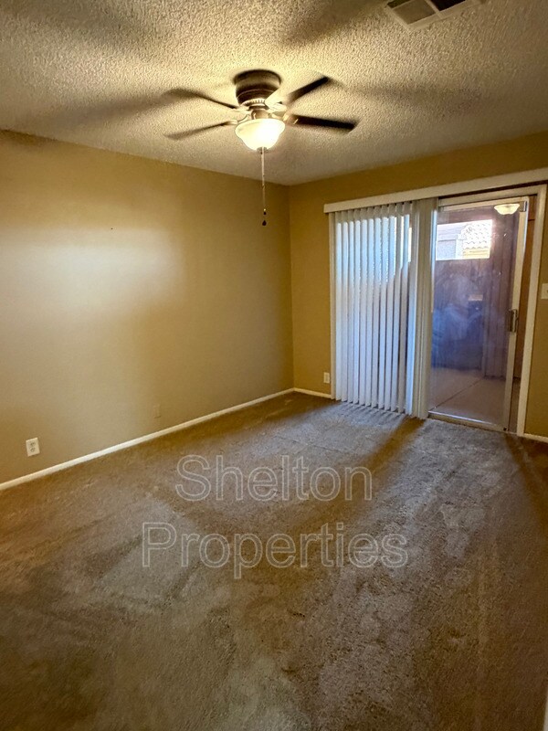 Building Photo - 501 W Tonopah Dr
