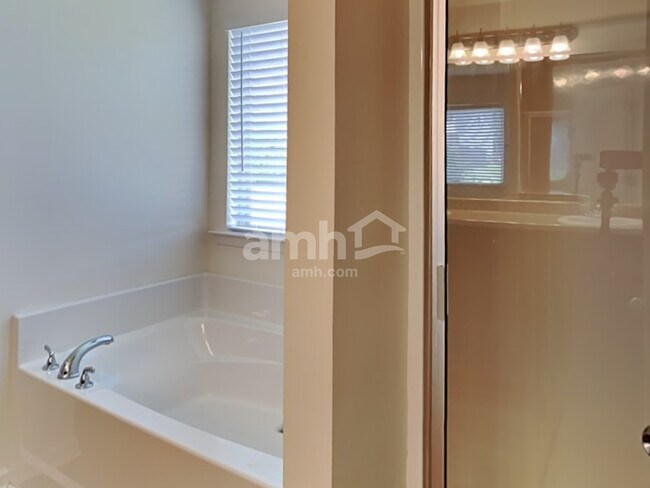Building Photo - 2145 Villa Spring Ct