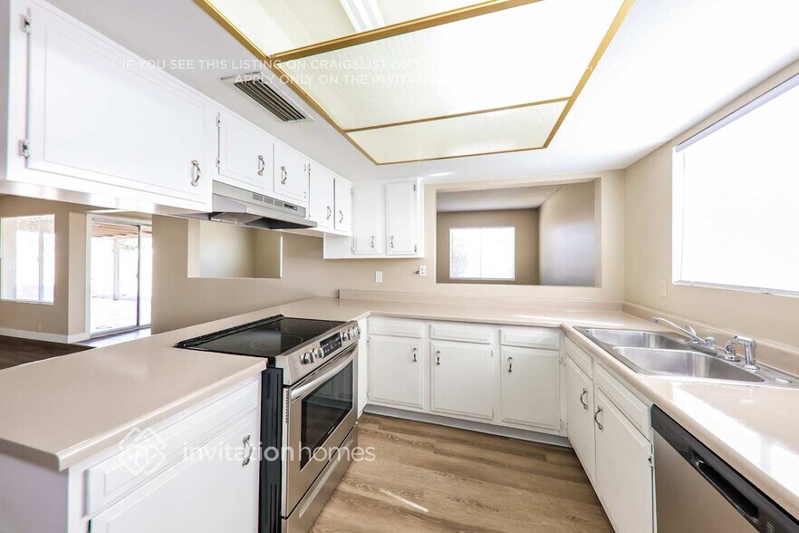 Building Photo - 6110 W Tierra Buena Ln