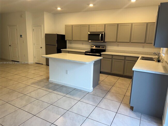 Building Photo - 817 NW 3rd Way