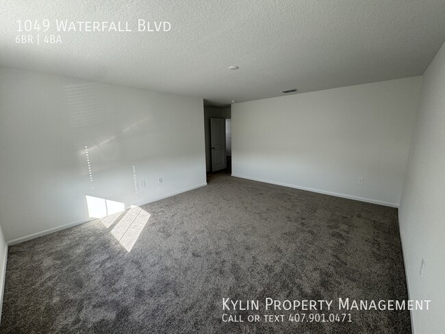 Building Photo - 1049 Waterfall Blvd