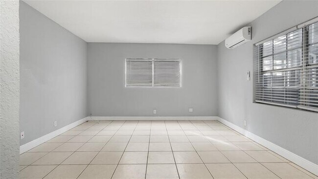 Building Photo - 626 SW 14th Ave