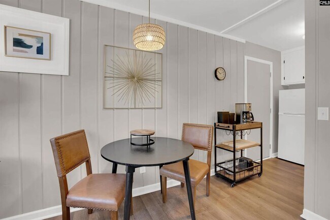 Building Photo - Pre-Leasing for the 26-27 School Year! - Renovated & Furnished Duplex in Peaceful Rosewood