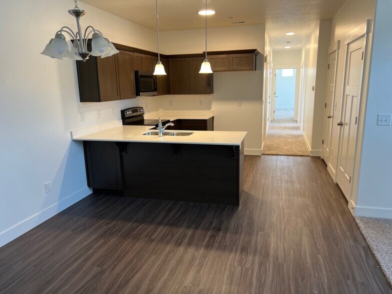 Building Photo - 3363 Hardman Way