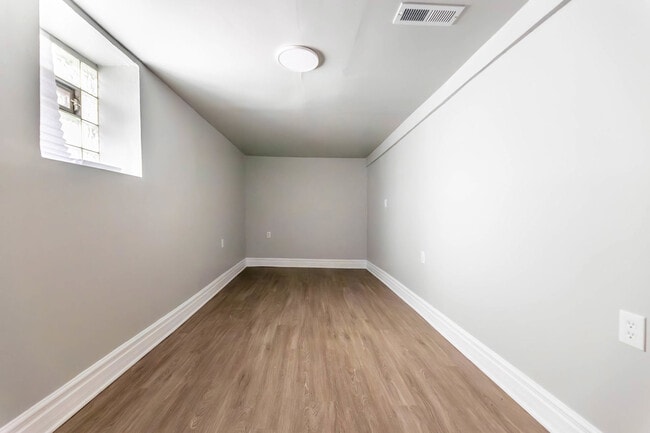 Building Photo - 7917 S Ellis Ave