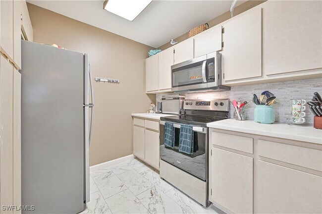Building Photo - 14860 Summerlin Woods Dr