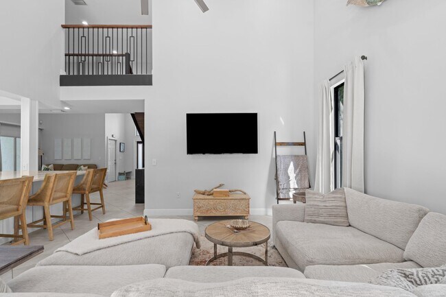 Building Photo - 1050 Brooks Ln