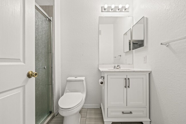 Building Photo - 5513 Legacy Crescent Pl
