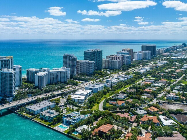 Building Photo - 10275 Collins Ave