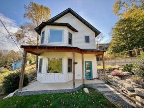 Building Photo - 21 Toxaway St