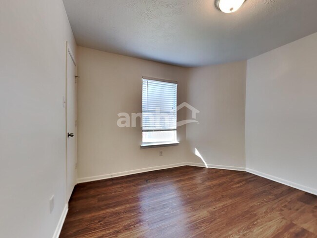 Building Photo - 2602 Daryns Landing Dr