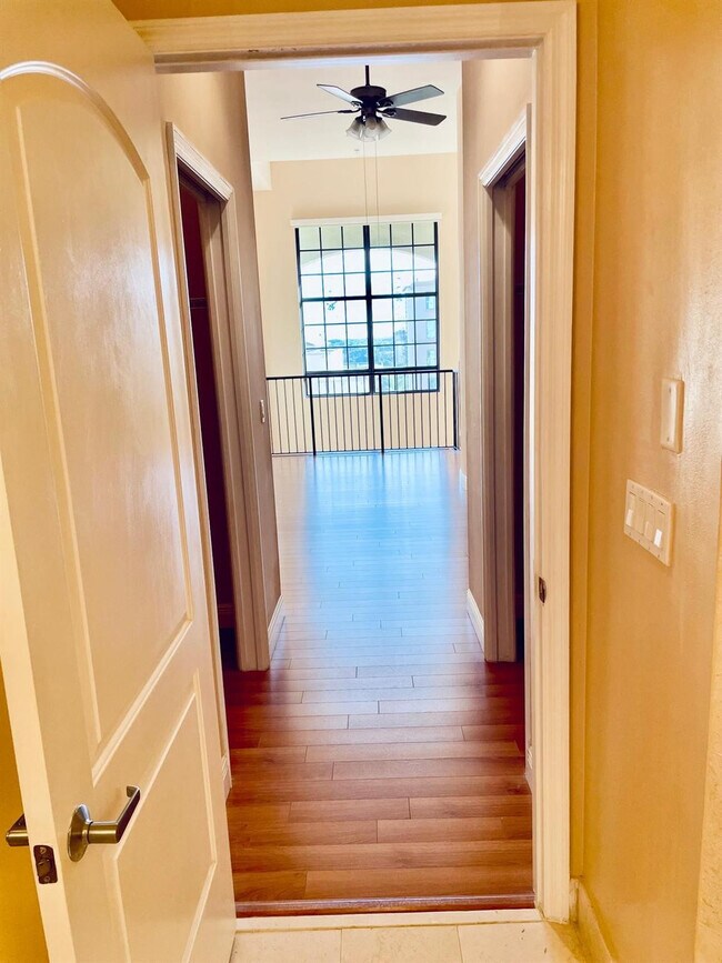 Building Photo - 801 S Olive Ave