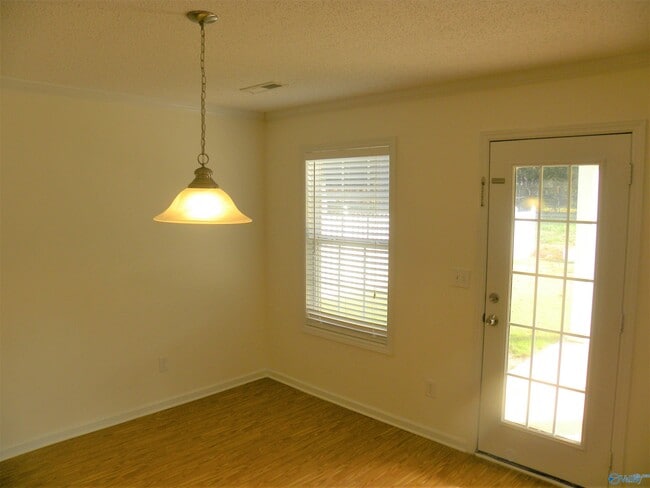 Building Photo - 409 Jasmine Dr