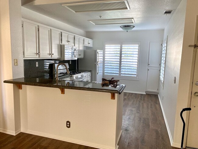 Building Photo - Beautiful Remodeled 2 Bed / 2 Bath Home in...