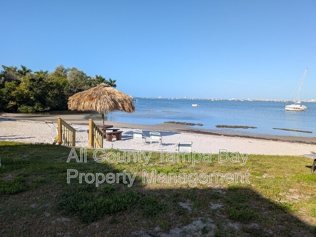 Building Photo - 4230 36th Ave S