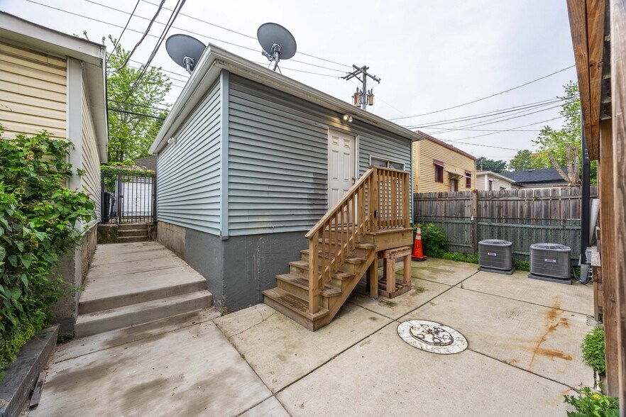 Building Photo - 2243 W 23rd Pl
