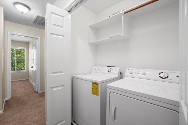 Building Photo - 15 Blue Creek Pl