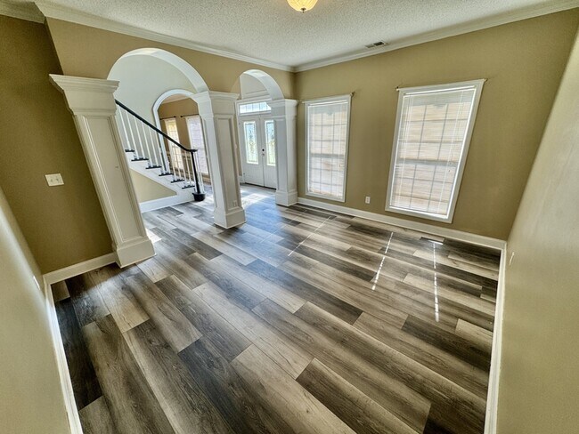 Building Photo - 431 Whitewater Tr