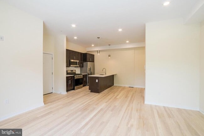 Building Photo - 1300 S 24th St