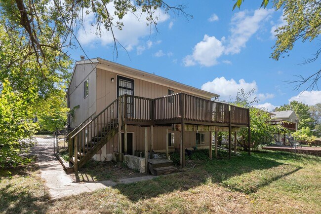Building Photo - 4434 E Willoughby Rd