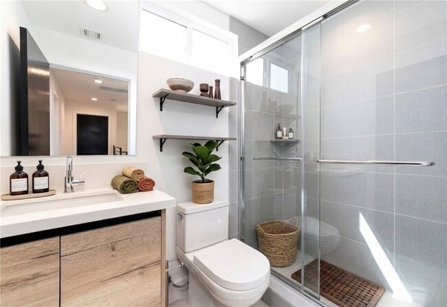 Building Photo - 5016 Pickford St