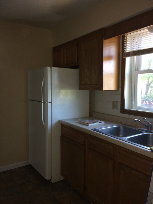 Apt D - 212 Lindell Dr