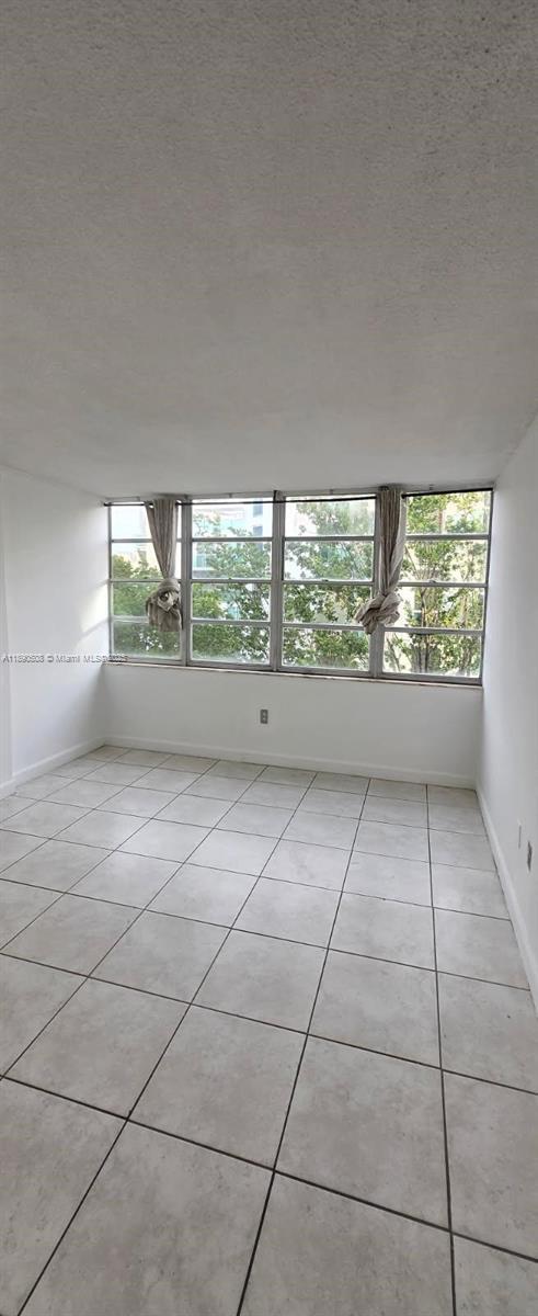 Building Photo - 2016 Bay Dr