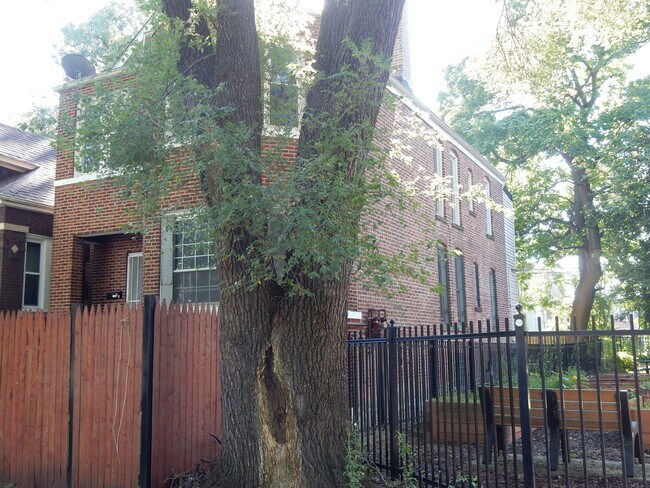 Building Photo - 6036 S Green St