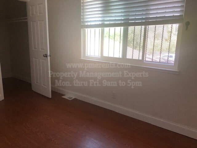 Building Photo - 1235 Pinetree Dr