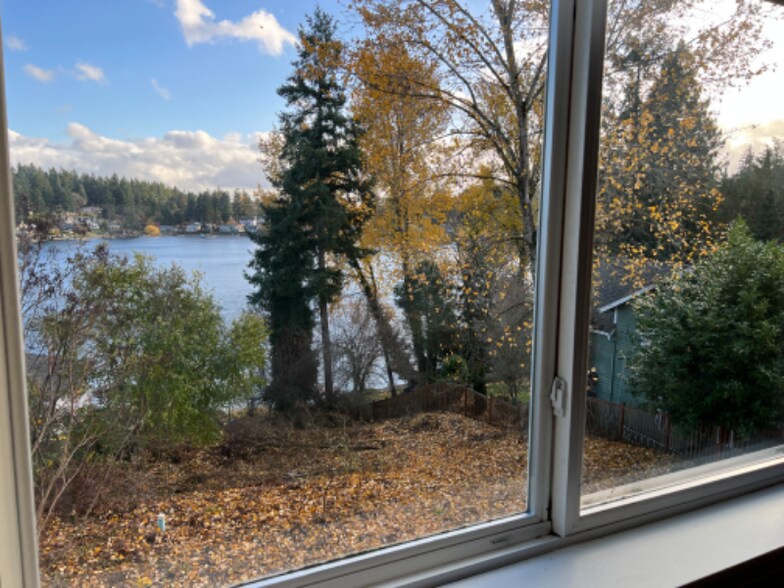 Building Photo - 12 Lake Louise Dr SW