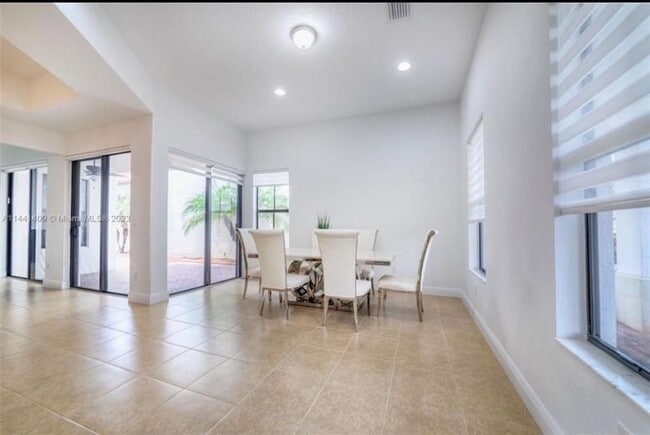 Building Photo - 8362 NW 39th Ct