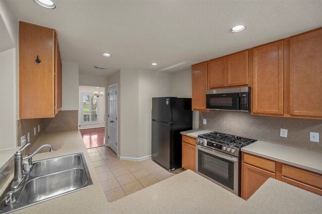 Building Photo - 22110 Field Green Dr