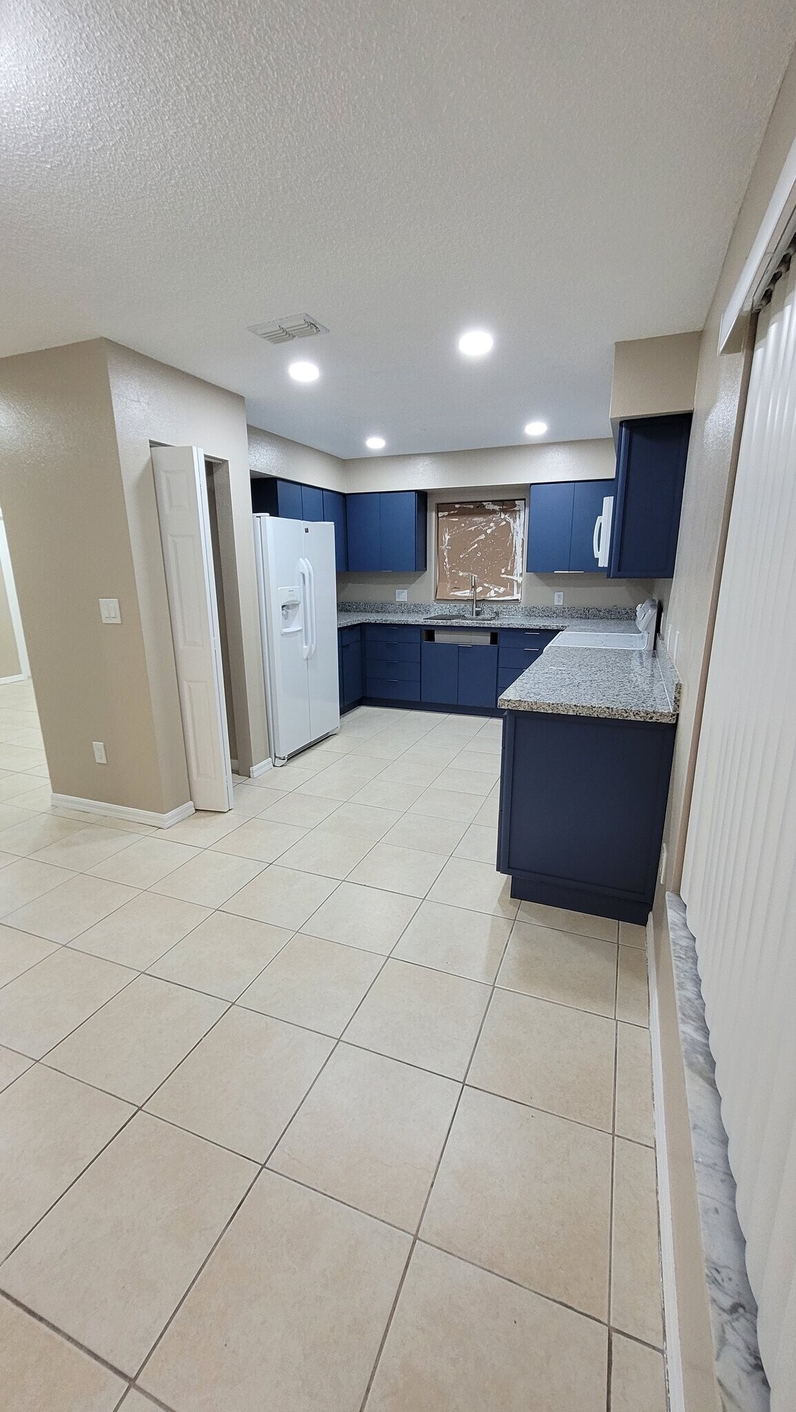 Building Photo - 4021 Catalina Dr