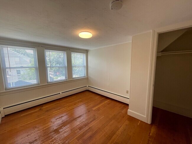 Building Photo - 164 Brown St