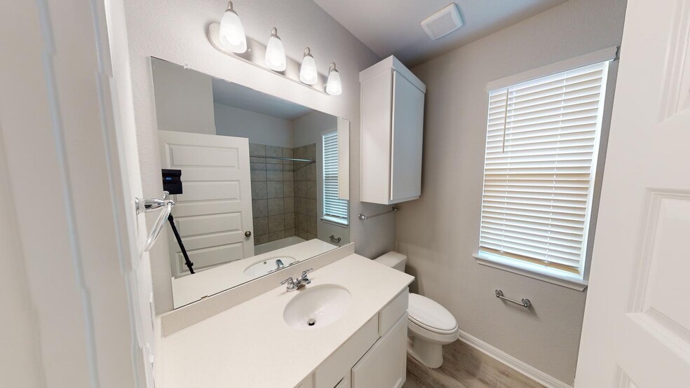 Building Photo - Pristine Leander home with access to community pool & park