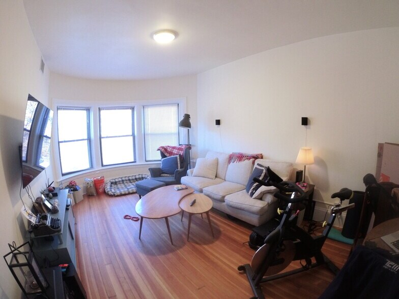 Building Photo - 1463 Beacon St
