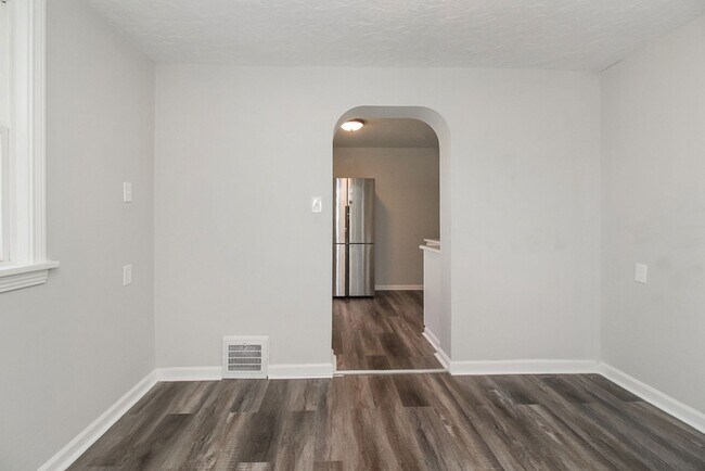 Building Photo - Fully Updated Home For Rent in Euclid