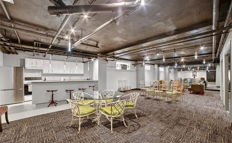 Building Photo - 11720 Edgewater Dr