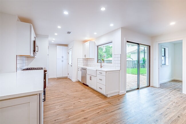 Building Photo - 1422 Wisterwood Dr