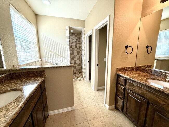 Building Photo - 414 Hidden Path