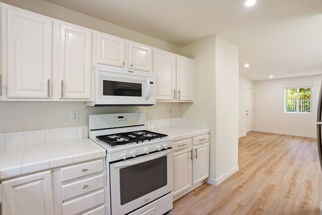 Building Photo - Newly renovated downstairs 1 bedroom 1 bath.