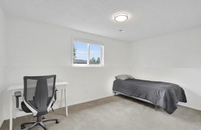 Building Photo - Charming Unfurnished Spokane Home with Large Shop in a Prime Northwest - Unfurnished