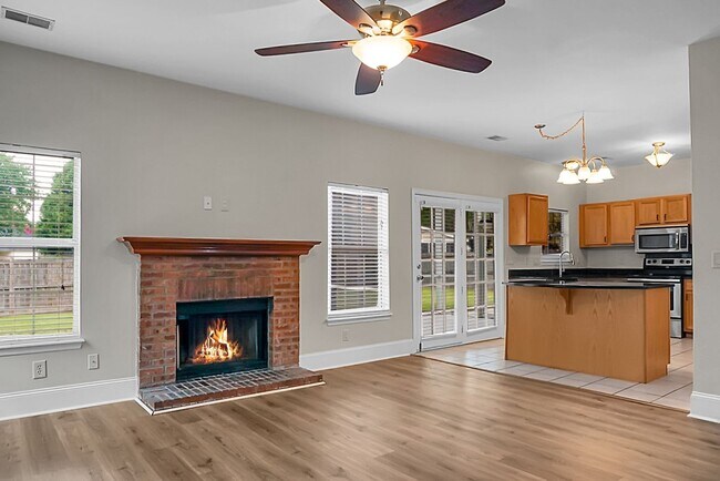 Building Photo - Gorgeous, 2 story, 4 BR, 2.5 BA Home with Fenced Yard near Magnolia Gardens