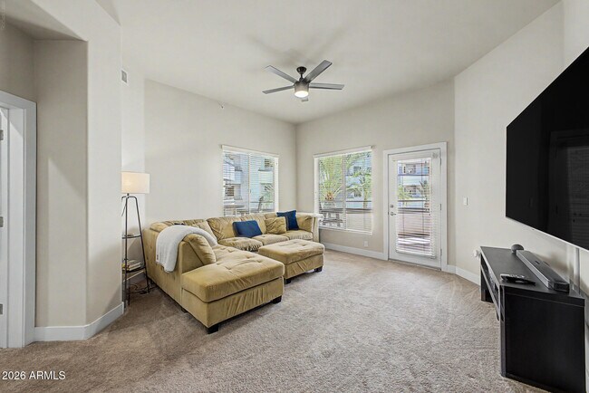 Building Photo - 945 E Playa Del Norte Dr