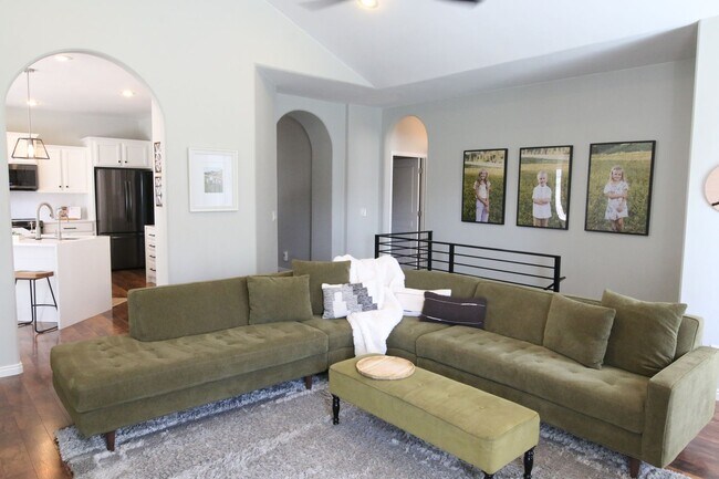 Building Photo - Lovely Home For Rent In Lehi, UT