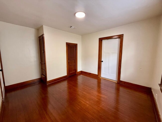 Building Photo - Welcome to this Beautiful Home in Downtown Paragould, AR!
