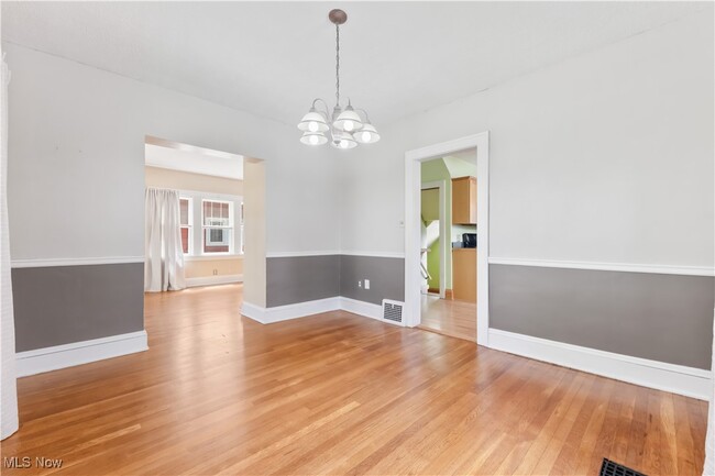 Building Photo - 2580 Whitelaw St