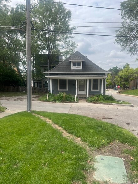 Primary Photo - 611 19th St